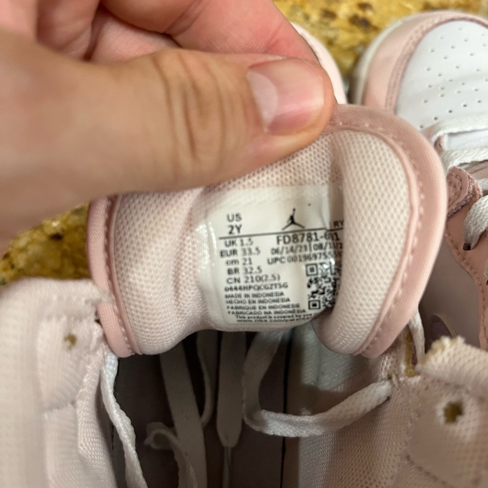Jordan 1 size 2 - Picture 6 of 9